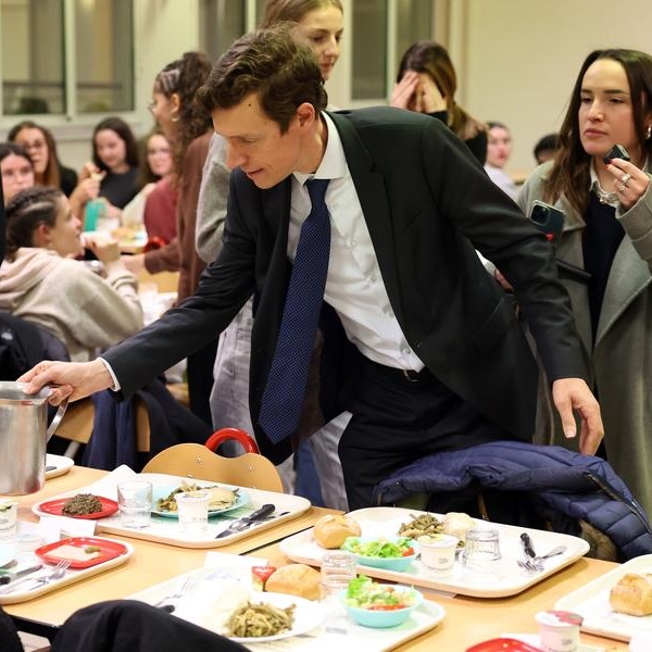 Lire la suite à propos de l’article LE MINISTRE DE L’ÉDUCATION NATIONALE EN VISITE DANS UN LP DE CHARENTE …OU LES PÉRÉGRINATIONS BUCOLIQUES D’UNE NUIT À L’INTERNAT…